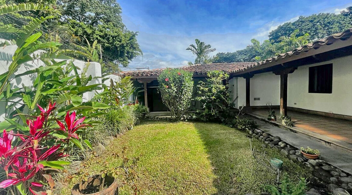Escazu01